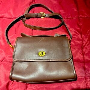 Vintage Coach Purse Court Bag 9870
Mahogony Brown Leather
